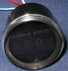 Вид индикаторов электронных часов ВАЗ-2106 при ярком освещении