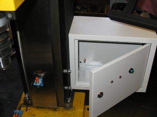 Ящик для компьютера урпавления станком "Корвет-414", переделанного под ЧПУ