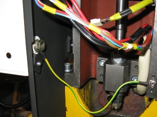 "Заземление" ящика для компьютера урпавления станком "Корвет-414", переделанного под ЧПУ