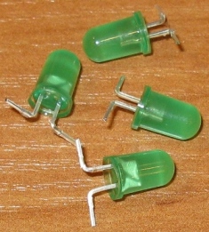 Светодиоды, подготовленные для монтажа в корпус