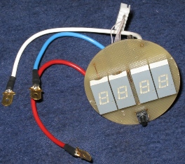 Временное присоединение разъема для программирования к схеме электронных часов ВАЗ-2106