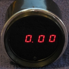 Вид индикаторов электронных часов ВАЗ-2106 при среднем освещении