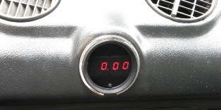 Электронные часы в автомобиле ВАЗ-2106