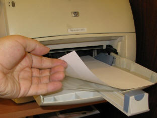 Укладка пленки и бумаги для печати